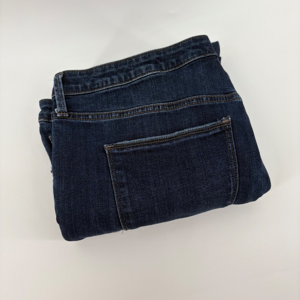 Universal Thread Women High Rise Straight Crop Dark Jeans Size 18/34
Distressed